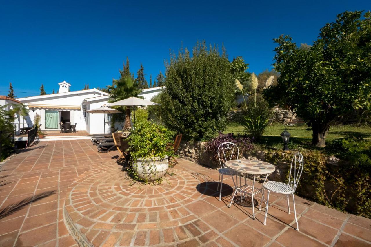 Private Heated Pool, Jacuzzi & 1225M2 Garden In Villa Cipreses Frigiliana Exterior foto
